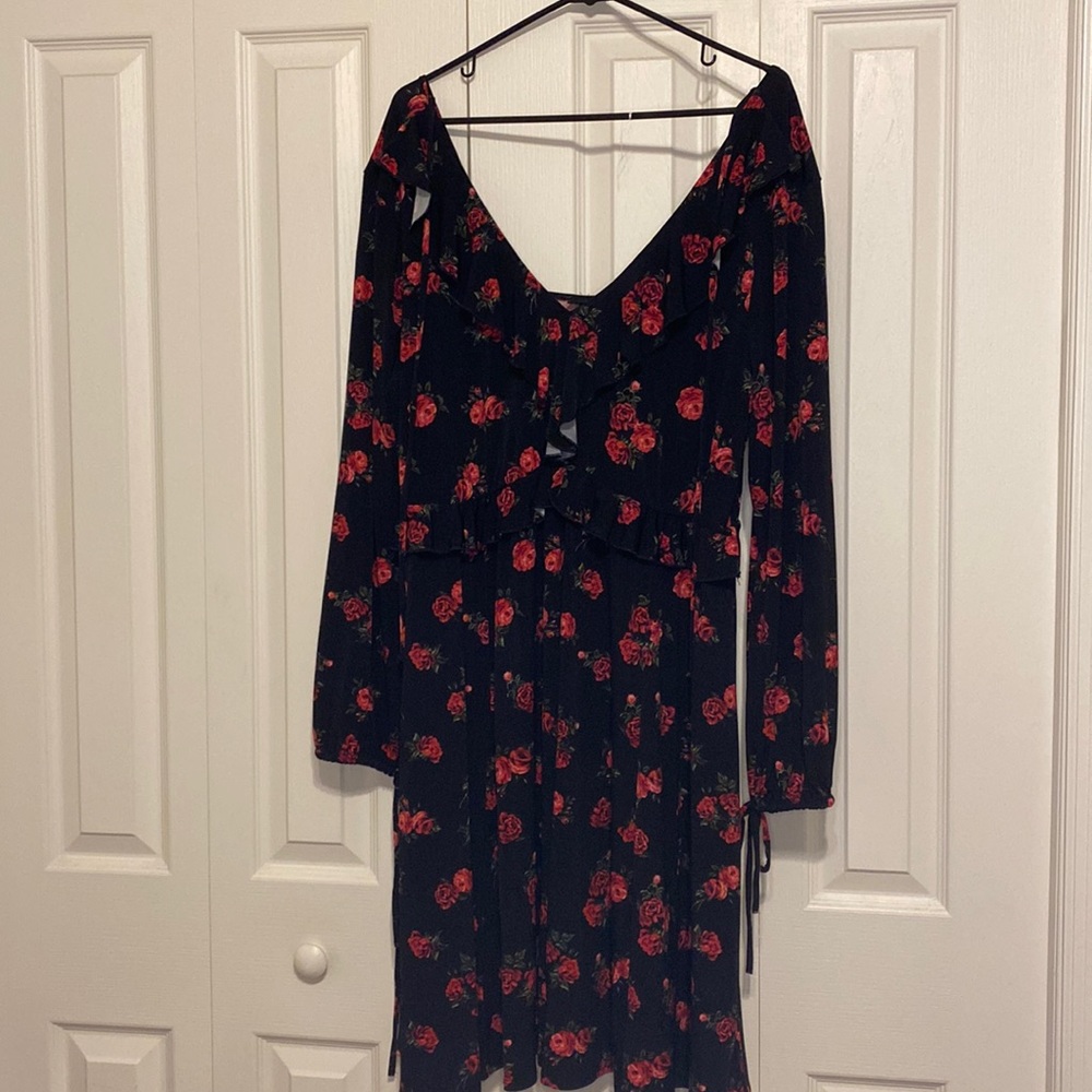 Torrid- Long sleeve floral dress - Size 1 (aka size 14/16)
